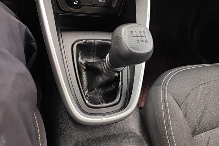 Used Baojun 510 2017 1.5L manual Comfort trim Gear Lever