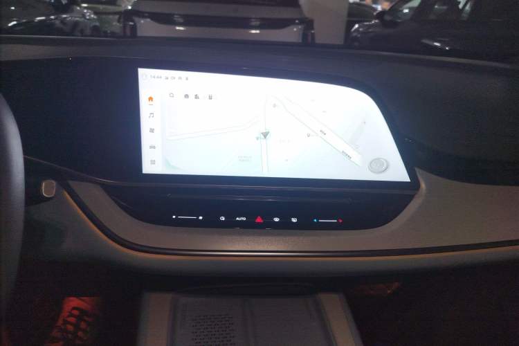 Used Hongqi Tiangong 08 2025 730 Max Rear-Drive Version Audio And AC Panel