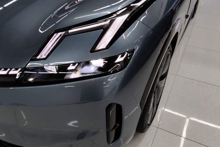 Used Lynk & Co 08 EM-P 2025 245km Ultra-Long Range Halo