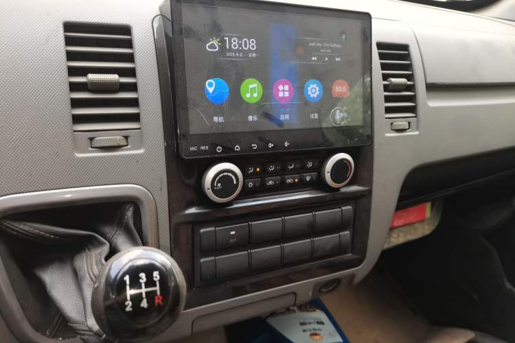 Used Foton Scenic G7 2017 2.0L Long-Wheelbase Commercial Van High Roof 2 Seats 4Q20M