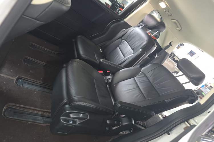 Used Honda Odyssey 2015 Updated Version 2.4L Smart Edition Left Rear Seat