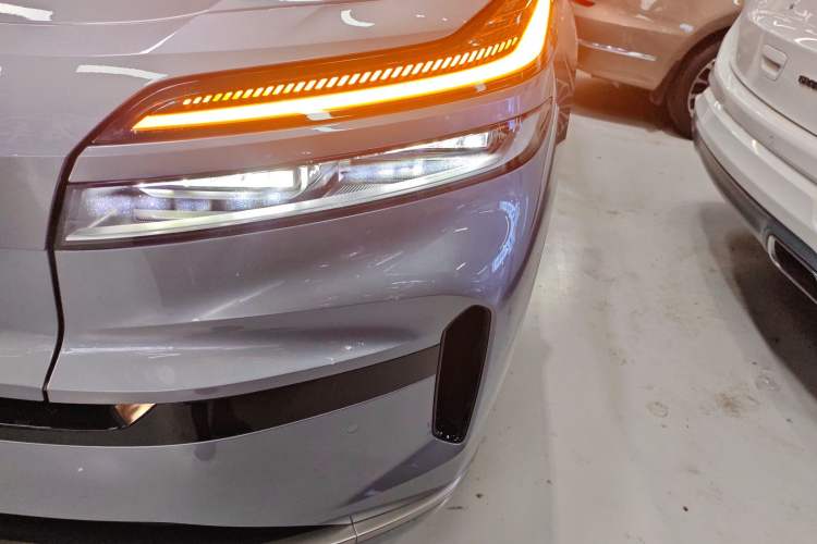 Used ONVO Luxeed L90 2025 Model—Ultra Six-Seater Version