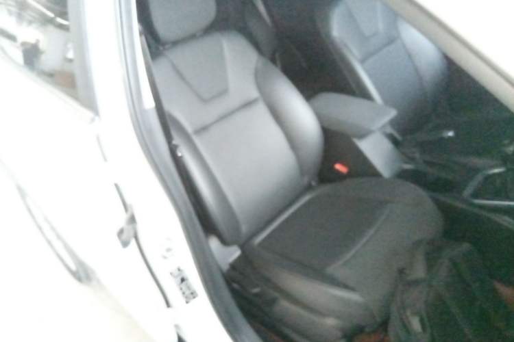 Used Wuling Alvez 2022 1.5L Manual Comfort Version
