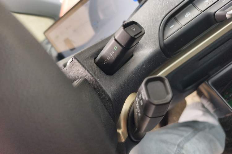 Used Baojun KiWi EV 2021 Artist Model Ternary Lithium Gear Lever