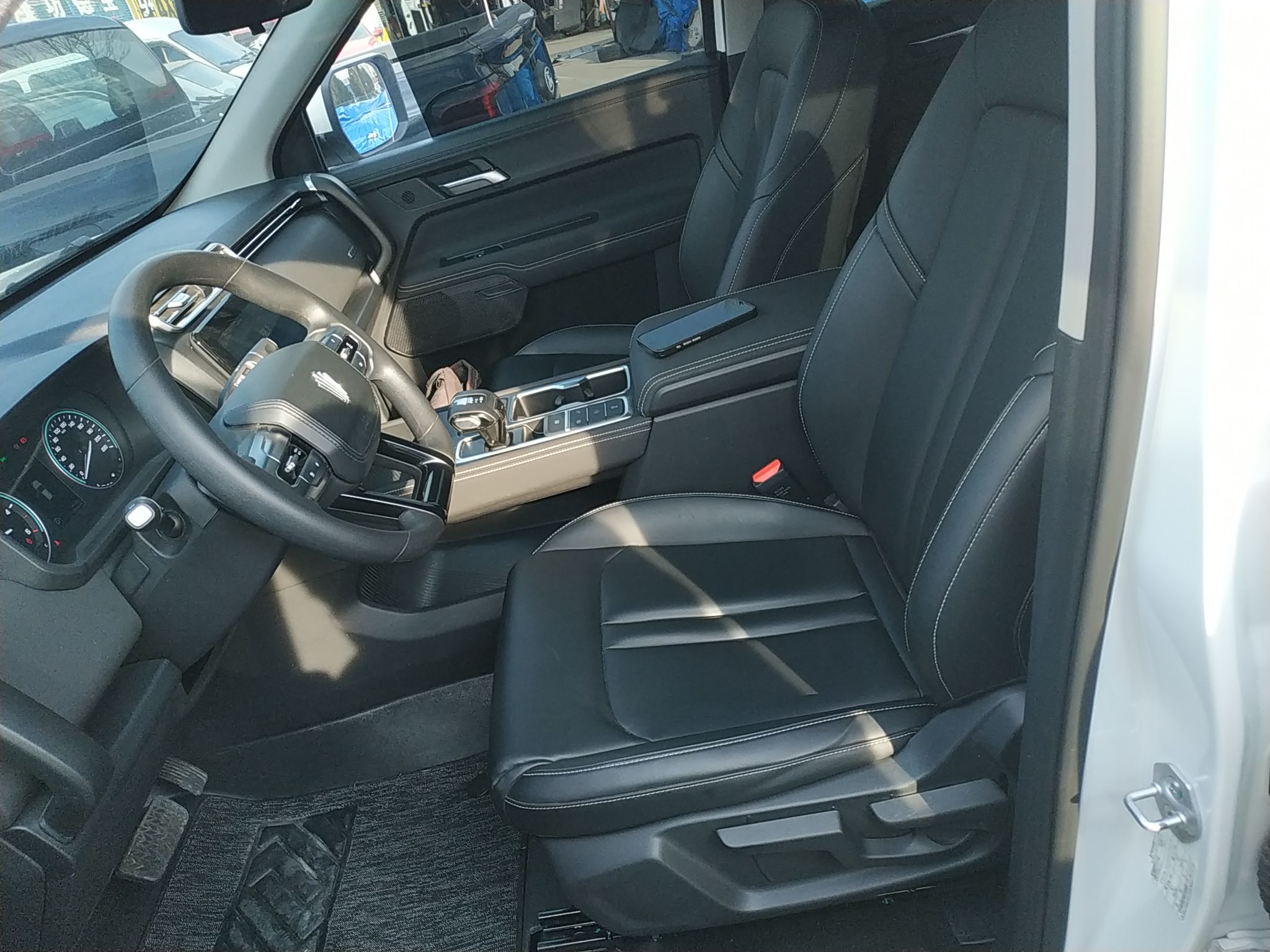 Переднее сиденье в автомобиле