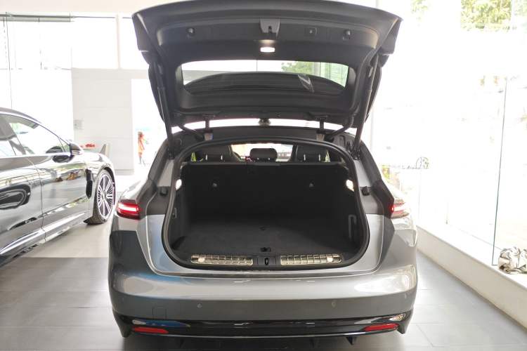 Used Nio ET5T 2025 Model Champion Commemorative Edition, 75kWh Touring