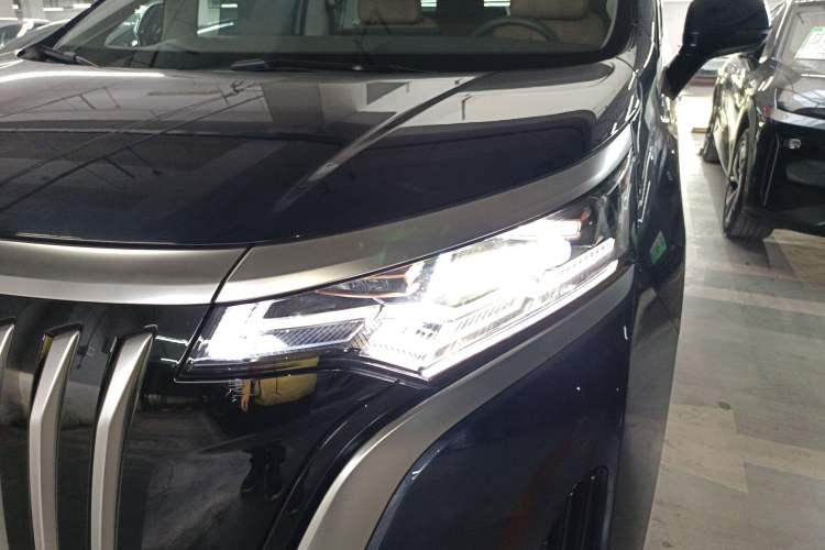 Used Denza D9 2022 EV 600 Four-Wheel Drive Prestige Model
