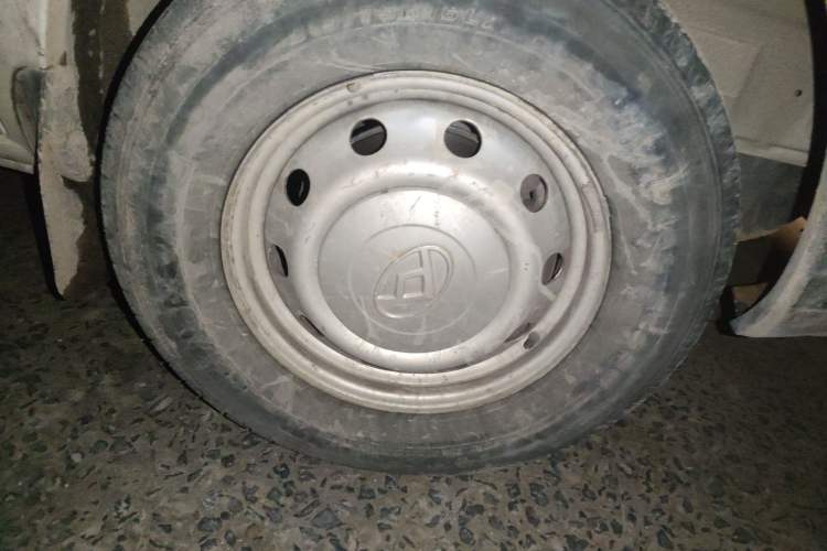 Used SAIC MAXUS Xintu V80 2019 2.5T Classic Model 6-Speed Manual Aotong Long Wheelbase Mid-Height 7-Seater
