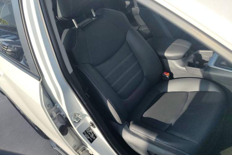 Used Toyota RAV4 2023 2.0L CVT Two-Wheel Drive 20th Anniversary Platinum Edition