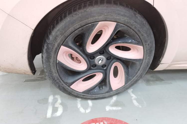 Used ORA Lightning Cat 2022 555 km Luxury Edition
