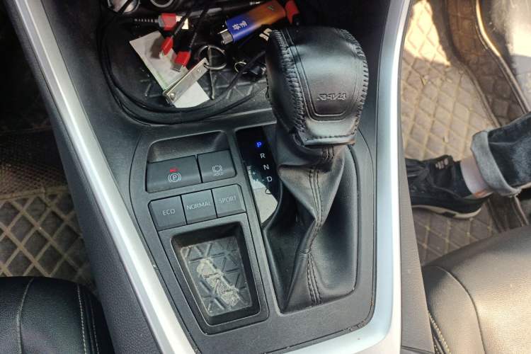 Used Toyota RAV4 2022 2.0L CVT Two-Wheel Drive Urban Edition
