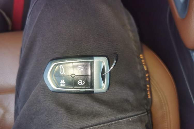 Used BORGWARD BX7 2016 28T Four-Wheel Drive Flagship Version 5 Seats Vehicle Key