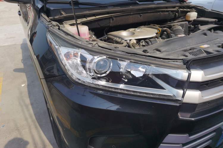 Used Toyota Highlander 2018 2.0T Four-Wheel Drive Luxury Version 7 Seats China VI Standard
