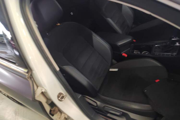 Used Volkswagen Sagitar 2021 280TSI DSG Luxury Smart Connectivity Edition Right Front Seat