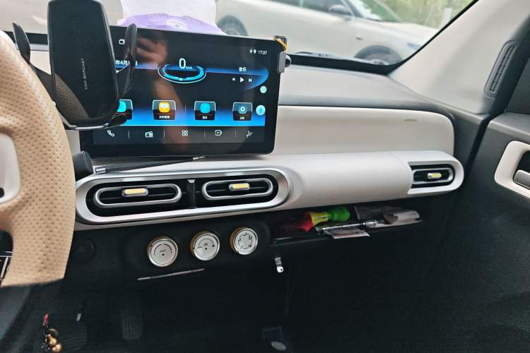 Used Wuling Hongguang MINIEV 2024 3rd Generation 215km Youth Edition Audio And AC Panel