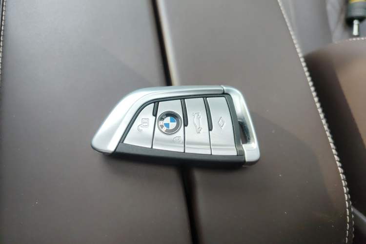 Used BMW 5 Series New Energy 2020 Mileage Upgrade Version 530Le Pioneer Edition Vehicle Key