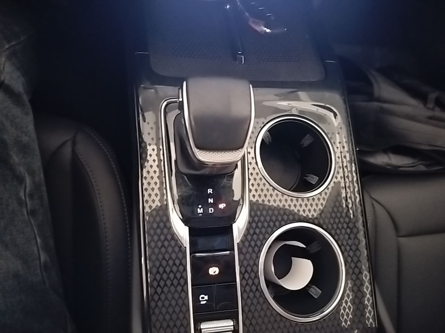 Hongqi HS3 2023 1.5T Two-Wheel Drive Shanwei Edition — снимка 16