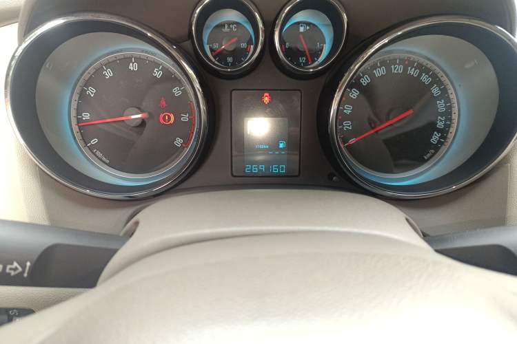 Used Buick GT 2012 GT 1.6L Automatic Fashion Edition Odometer Close Up