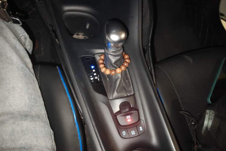 Used Toyota C-HR 2018 2.0L Elite Version China VI Standard Gear Lever