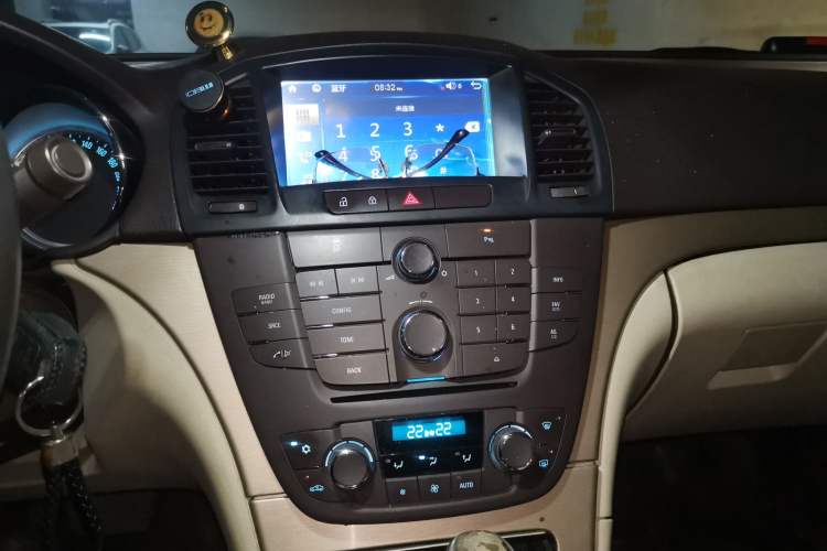 Used Buick Regal 2012 2.0L Comfort Edition Audio And AC Panel