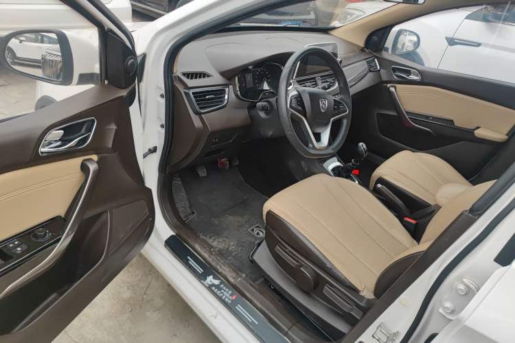 Used Baojun 310W 2017 1.5L Manual Fashion Model China V