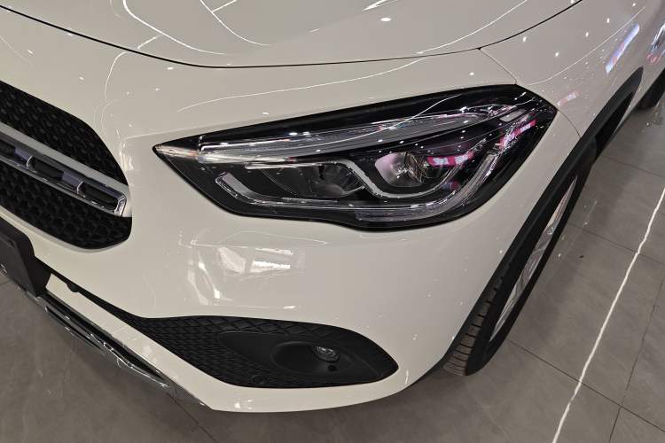 Used Mercedes-Benz GLA 2023 GLA 200 Left Front Headlight