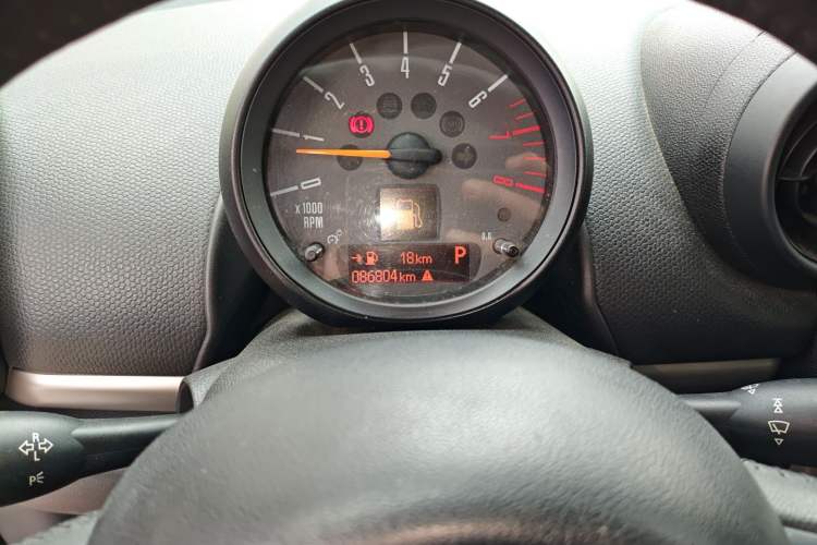 Used MINI Countryman 2014 1.6T COOPER ALL4 Fun Odometer Close Up