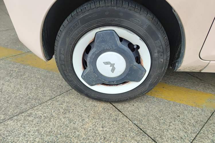 Used Wuling Hongguang MINIEV 2021 Macaron Fashion Model Lithium Iron Phosphate Left Front Wheel Hub