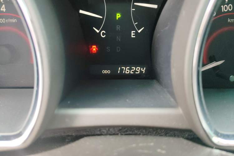 Used Toyota Highlander 2011 2.7L Two-Wheel Drive 7-Seater Luxury Edition Odometer Close Up