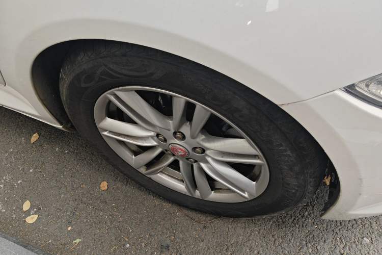 Used Jaguar XF 2015 XF 2.0T Prestige Edition Right Front Wheel Hub