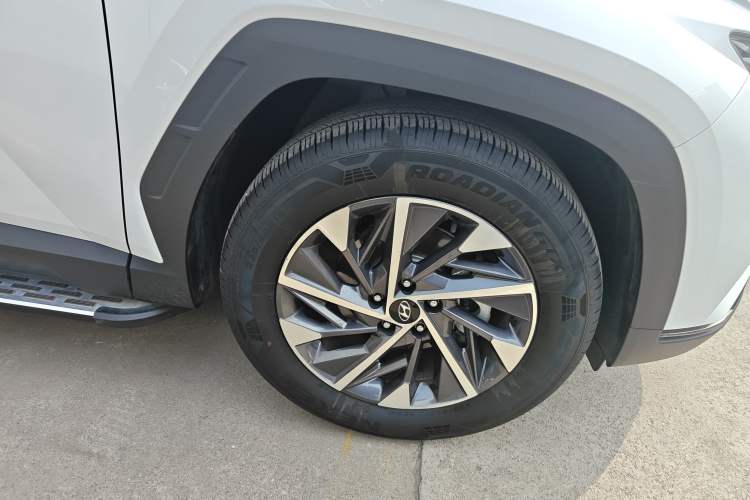 Used Hyundai Tucson 2023 Tucson L 1.5T Automatic Two-Wheel Drive GLX Elite Edition Right Rear Wheel Hub