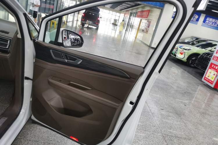 Used Volkswagen Viloran 2024 330TSI Luxury Edition