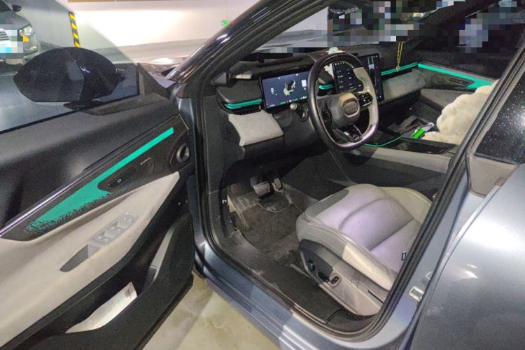 Used Lynk & Co 08 EM-P 2025 220 km All-Wheel-Drive Performance Halo
