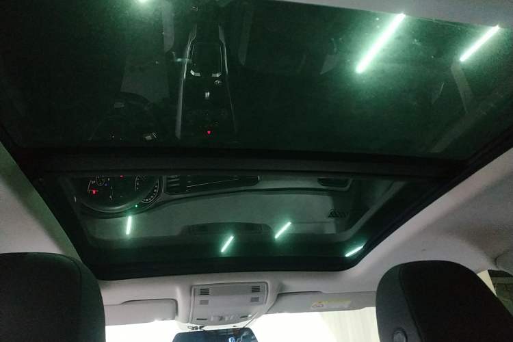 Used Volkswagen T-ROC 2019 280TSI DSG Two-Wheel Drive Advanced Version China VI Standard Headliner