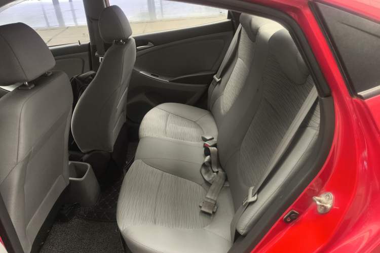 Used Hyundai Verna (older generation) 2014 1.4L Automatic Smart GLS Left Rear Seat