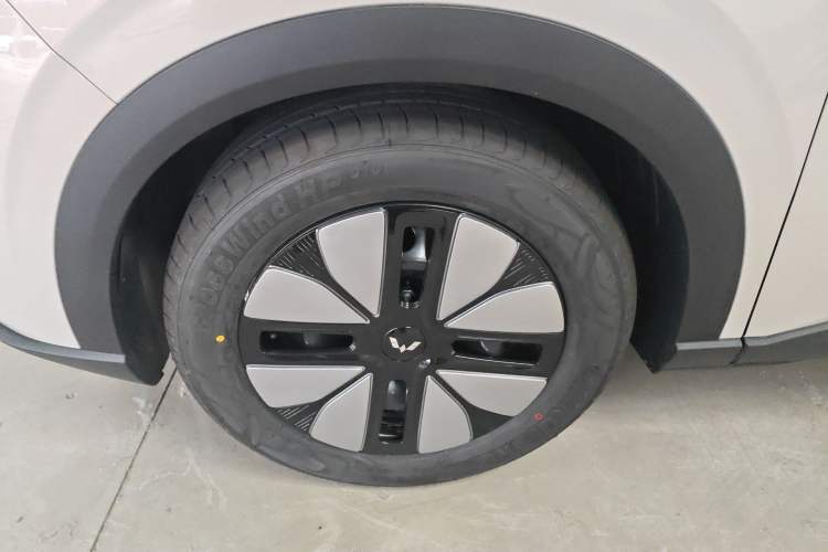 Used Wuling Bingo S 2025 Model 325km Deluxe Edition Exterior 4