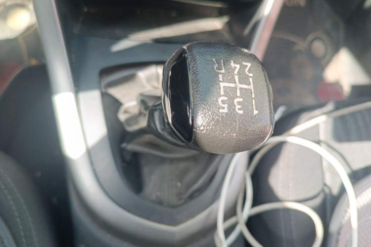 Used Peugeot 408 2013 2.0L Manual Comfort Edition
