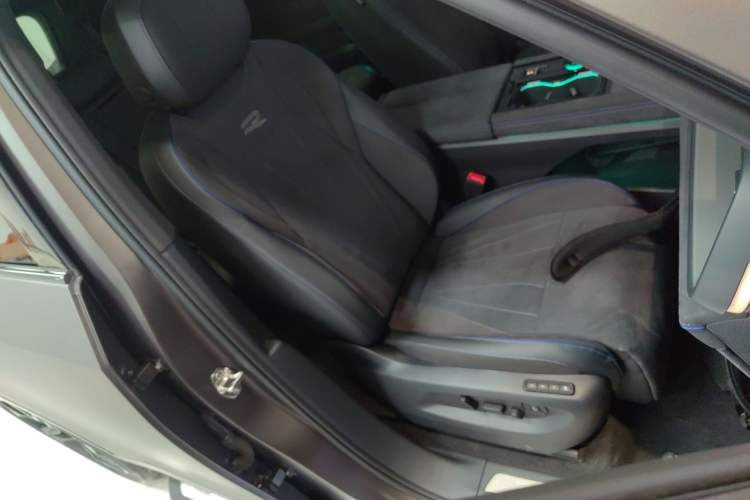 Used Volkswagen Teramont 2025 Tiguan Pro 450TSI Four-Wheel Drive Summit Edition Right Front Seat