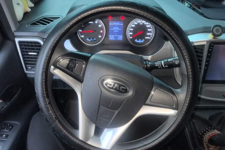 Used JAC Refine M4 2019 Business & Travel Series 2.0L Manual Speed Edition China VI Standard Steering Wheel