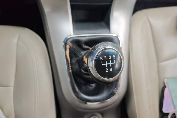 Used Chevrolet Cruze 2015 1.5L Classic SL MT Gear Lever