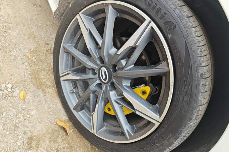 Used GAC Trumpchi EMPOW 2023 270T DCT J15 Version Right Front Wheel Hub