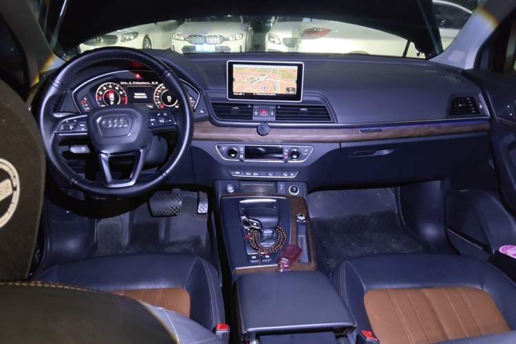 Used Audi Q5L 2018 45 TFSI Prestige Elegant Edition China VI Center Console