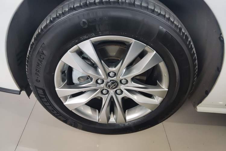 Used Toyota SIENNA 2024 2.5L Hybrid Comfort Edition Left Front Wheel Hub