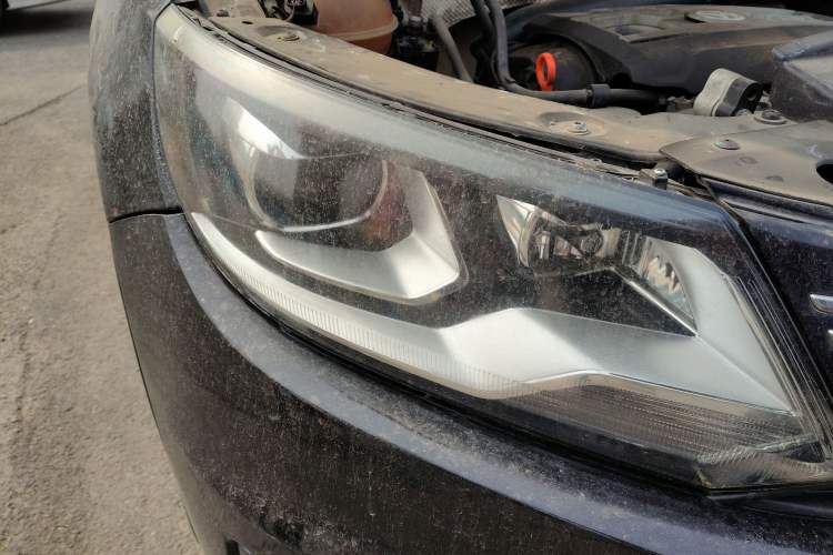 Used Volkswagen Tiguan 2012 2.0 TSI Automatic All-Wheel Drive Elite Edition Right Front Headlight