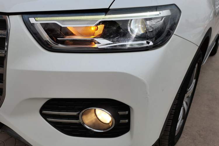 Used Haval H6 2017 Red Label 2.0T Automatic Two-Wheel Drive ZhiShang Model