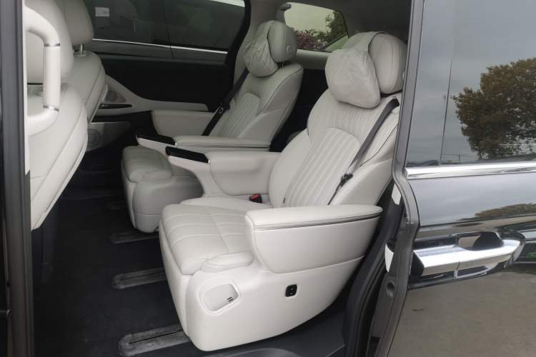 Used VOYAH Dream 2025 PHEV Four-Wheel-Drive Flagship Kunpeng Edition
