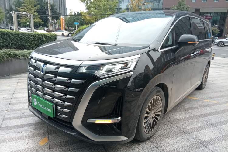 Used Denza D9 2023 DM-i 965 Luxury Model