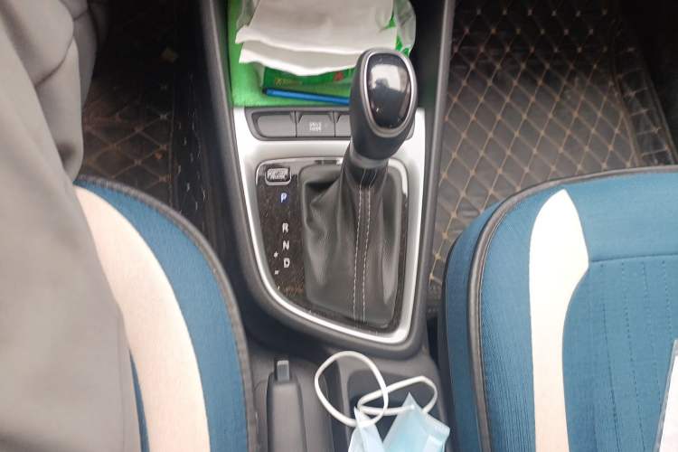 Used Hyundai Celesta 2020 1.6L Automatic GL Enjoyable Edition Gear Lever