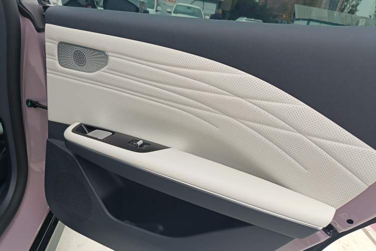 Used Geely Galaxy E8 2024 550 km Range Rear-Drive MAX
