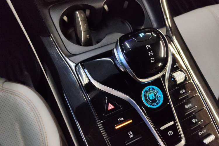 Used BYD Qin PLUS 2023 Champion Edition DM-i 55KM Leading Model Gear Lever